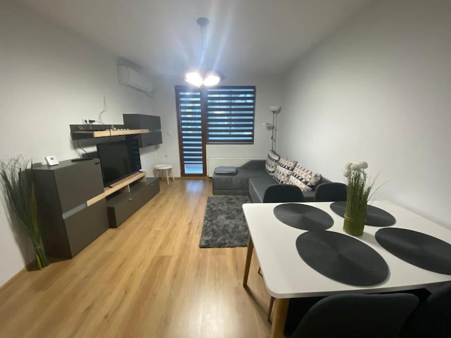 Top Center Apartment In Veliko Tarnovo Luaran gambar